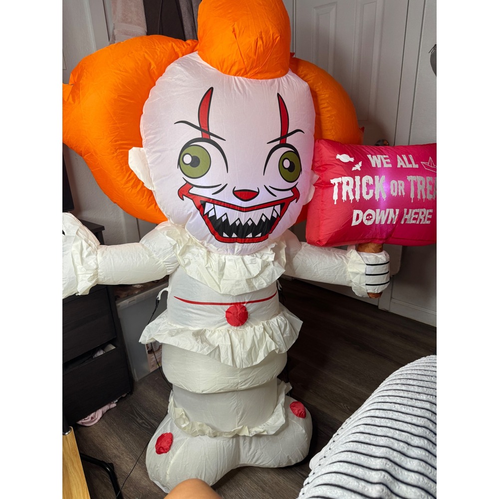 Pennywise IT Movie Halloween Inflatable Airblown Yard Decor Trick or Treat Sign